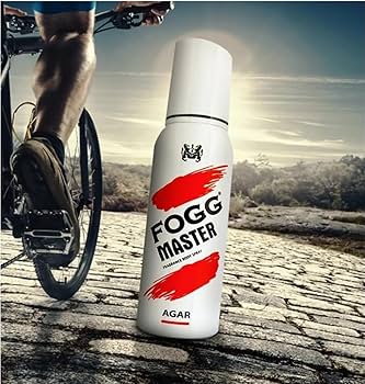 Fogg Master bottle with a cyclist in the background