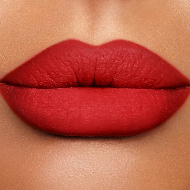 Charlotte-Tilbury-Lip-Cheat-Lip-Liner-lips