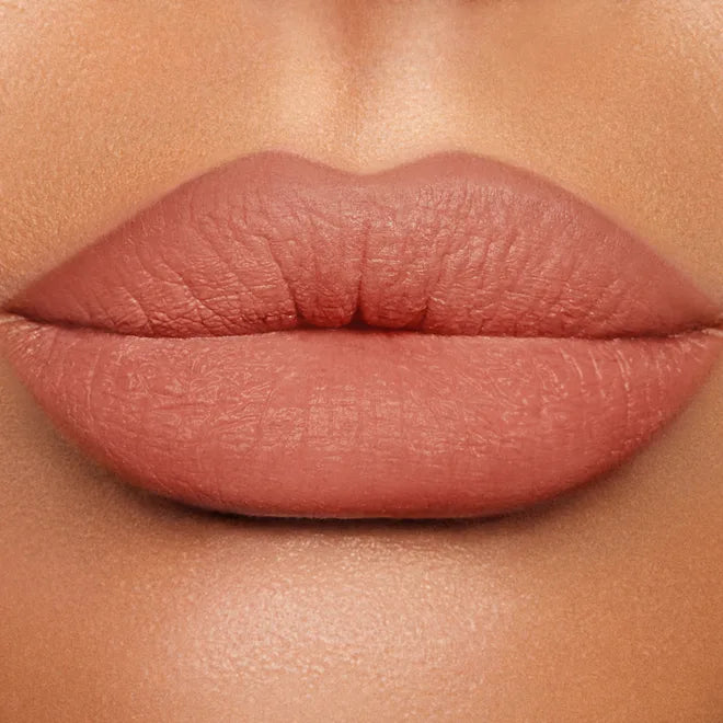 Charlotte-Tilbury-Lip-Cheat-Lip-Liner-lips