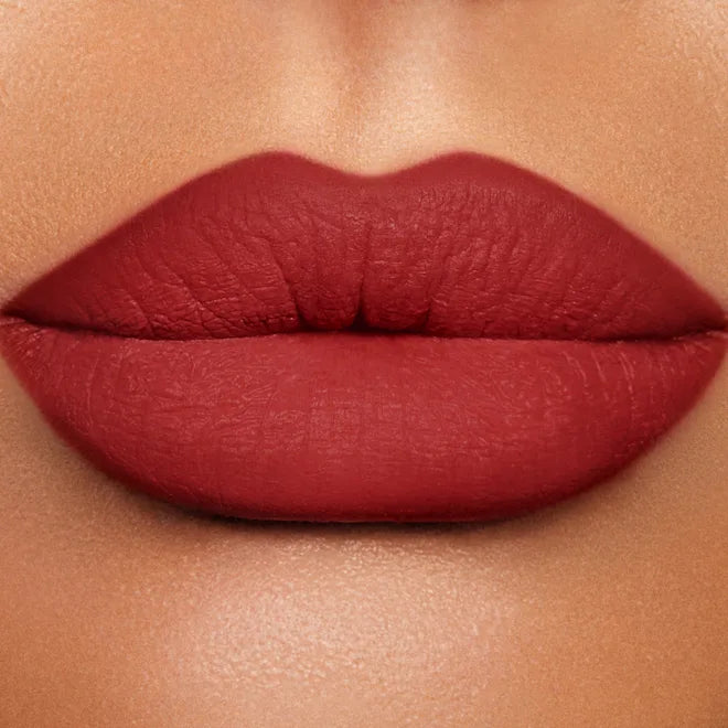 Charlotte-Tilbury-Lip-Cheat-Lip-Liner-lips