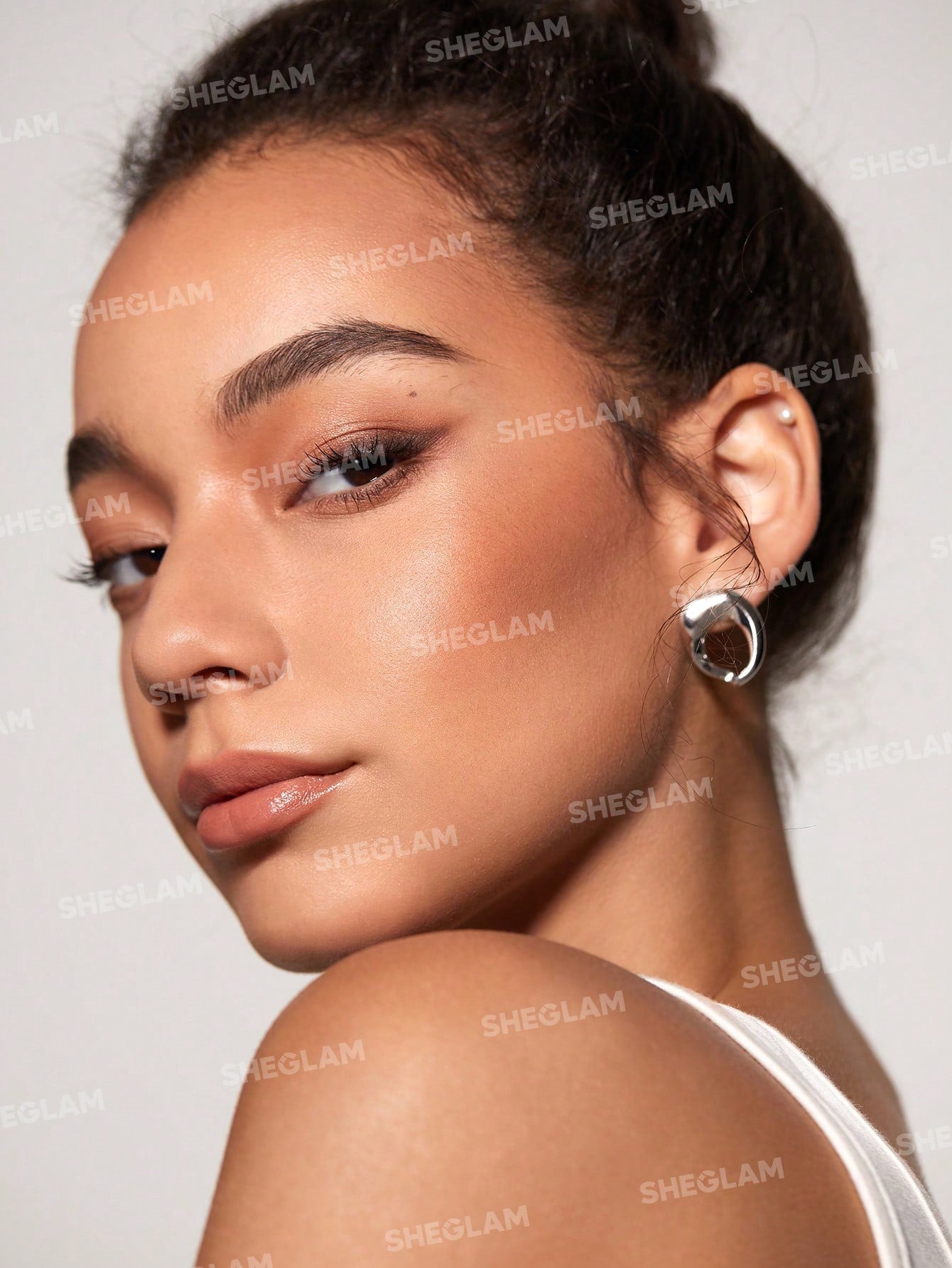 Sheglam-Snatch-N-Define-bronzer-and-contour-Stick