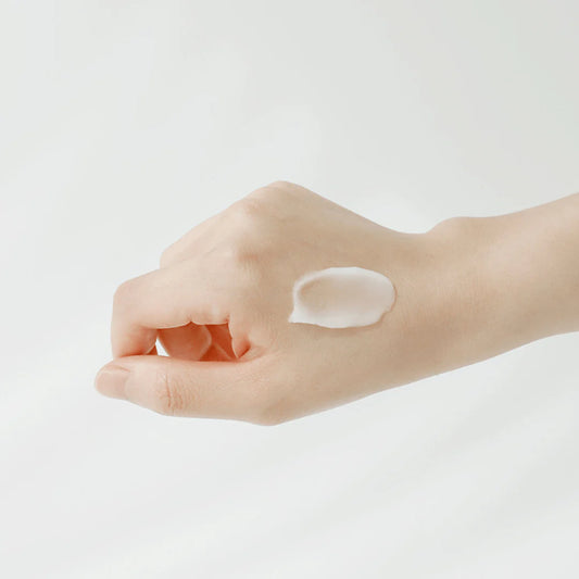 Beauty_of_Joseon_Apricot_Blossom_Peeling_Gel_on_hand