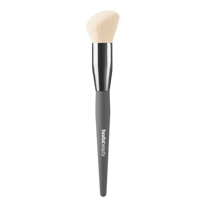 Huda Beauty Diffusing Cheek Brush