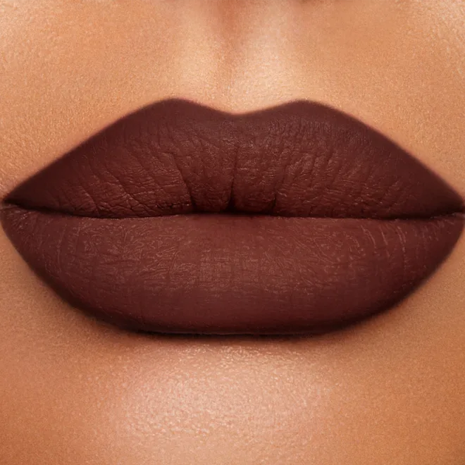 Charlotte-Tilbury-Lip-Cheat-Lip-Liner-lips