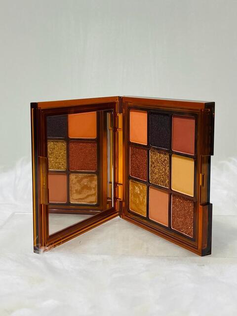 Caramel brown eye shadow palette by Hudabeauty - Khayest