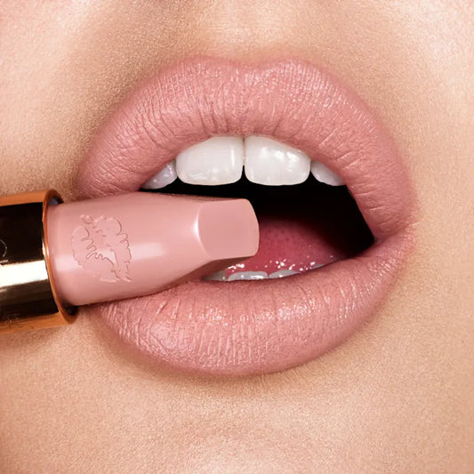 kim-kw-lipshot-Charlotte-Tilbury-Hot-Lips-Matte-Revolution-Luminous-Lipstick