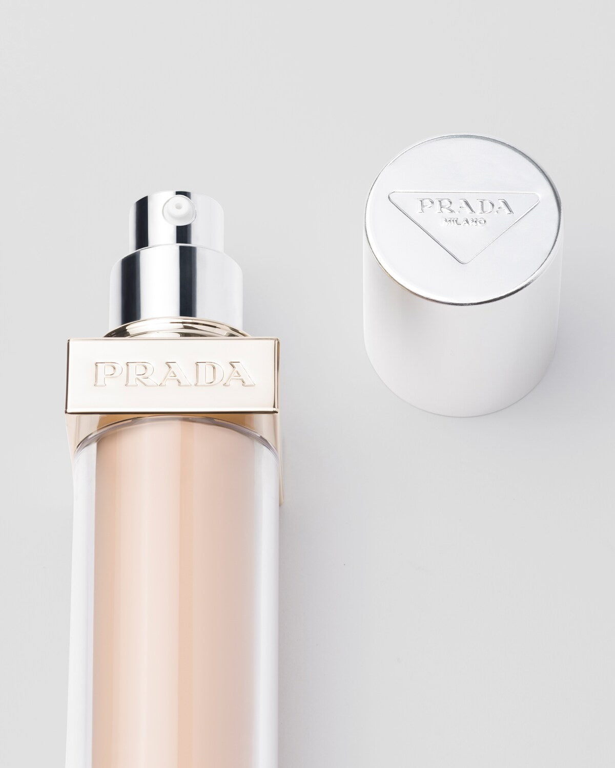 Prada Reveal Skin Optimizing Foundation 30ml